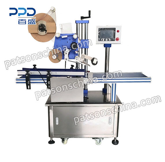 Flat labeling machine